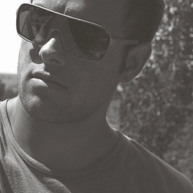 simeonkamion's profile picture. little frog targeting big flies for dinner