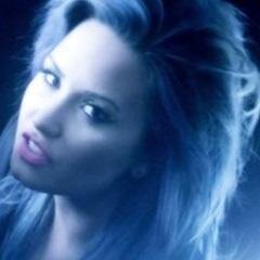 Que dê certo. Que dê certo. Que dê certo. Que dê certo. Que dê certo. Por favor, só dessa vez. @ddlovato eu te amo pra caralho.