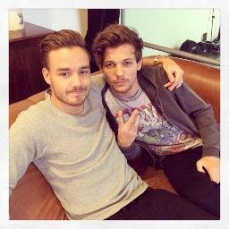 i´ll always love one direction and pop music,hip hop r&b and englishmusic, i like pizza,love to play teenis,
