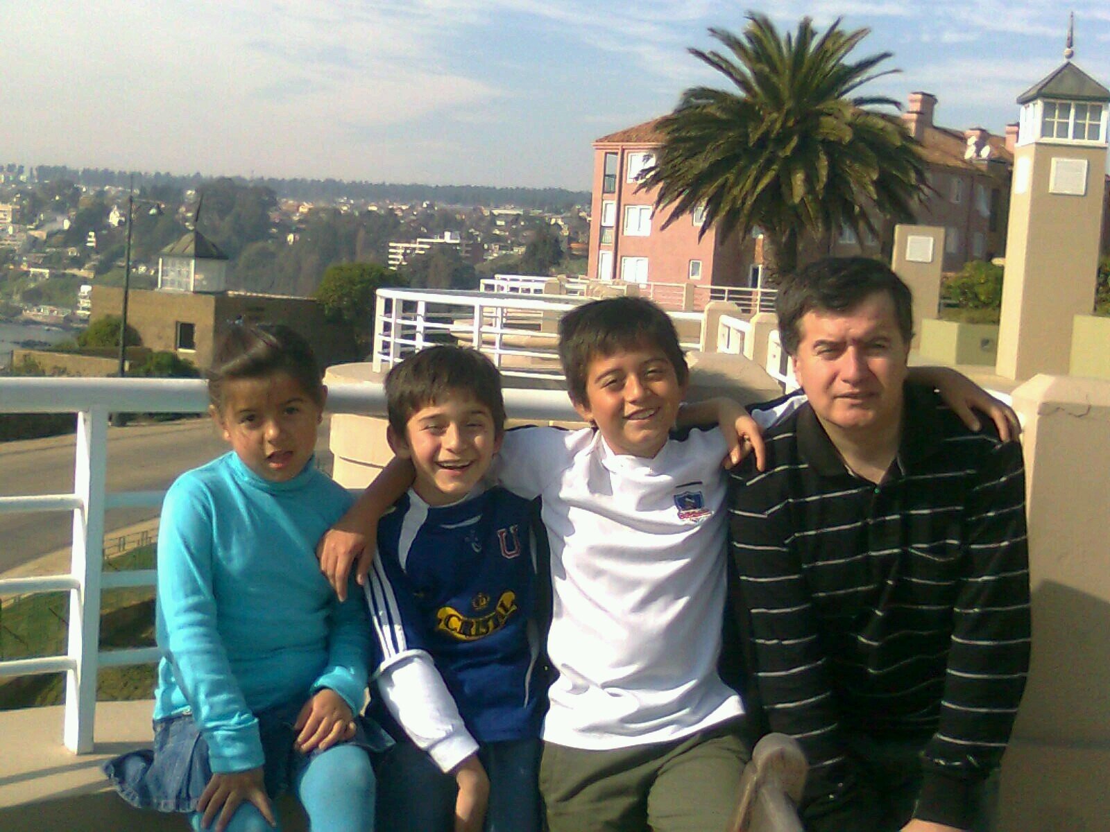 Contador auditor. orgulloso padre de tres hijos. defensor de la libertad de elegir donde estudiar