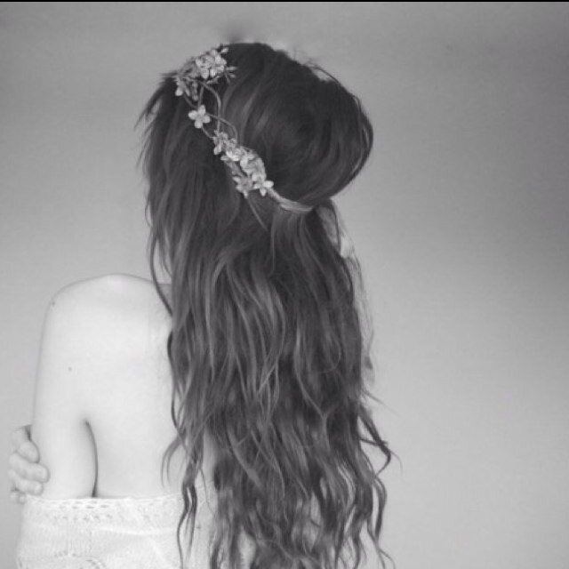 13 years old, girl, Anorexic, Self-harmer, Ana, Mia, Cat, Deb, Sue, Perry, Izzy, Annie.