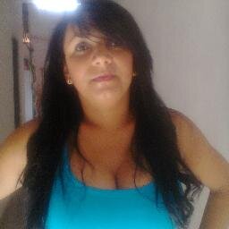 Amo praia ,gosto de  praticar esporte sempre vou a academia.