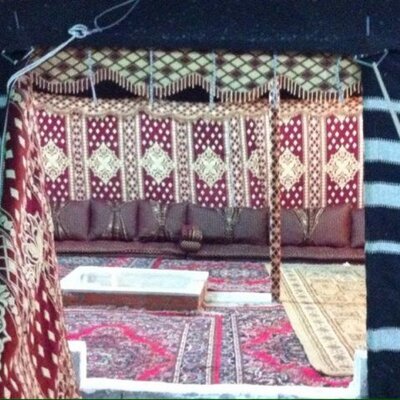 مخيم البرقا العاذرية On Twitter تم تجديد فرش بيت الشعر والمشب قسم الرجال حياكم الله وكذلك جددنا ملعب القدم والطائرة Http T Co G2qzlwabx7 Twitter