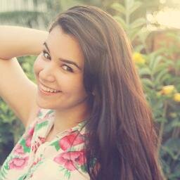 “Metade de mim agora é assim:
De um lado a poesia, o verbo, a saudade.
Do outro: a luta, a força e a coragem pra chegar no fim.[O Teatro Mágico]