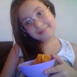 Amo futebol, volei, pizza, habibi's (não sei como escreve kkk), bk (Burgue King)