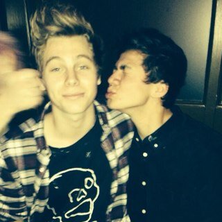 Free follow from @NimbleNarry ilysm :))