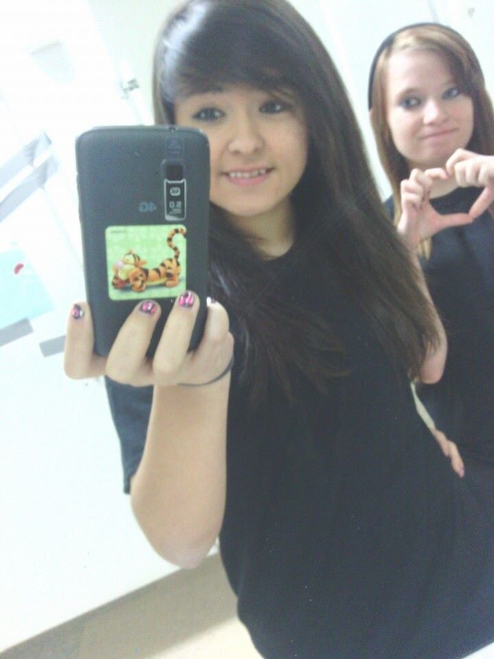 Hai Im Skiler my wife is Mybestfriend c: and Kik me at skiler.brown12 c: