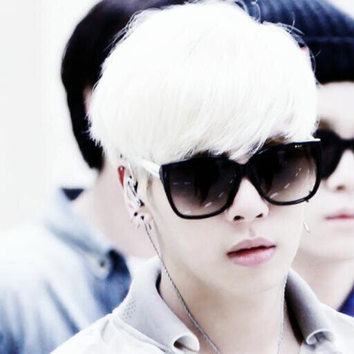 ©1990 White Hair•Manly•Sexy Voice
