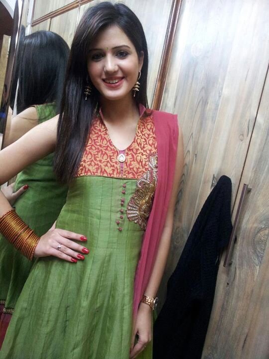I lyk to make new frnds.M cool girl. I hate hrt brokrs n even trust broker. i m in relationship. i luv ma family. i want to live an independent lyf.