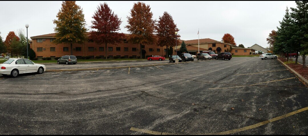 Well maintained 1,2 and 3 bedroom apartments in Rockford-Loves Park Ill.  4041 Renn Hart Hills Rd. 815-633-9142