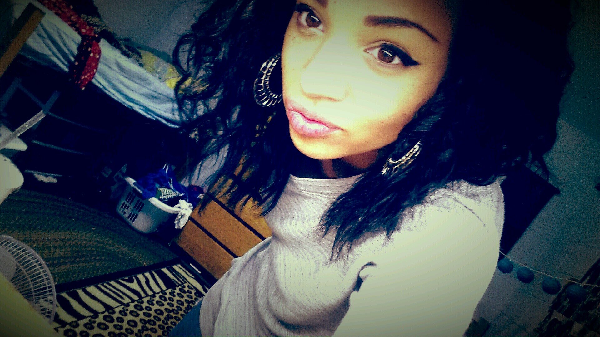 Hiiii im lilyyyy :))) yaaayyy!! follow me if you wanna laugh and have funn in life^^