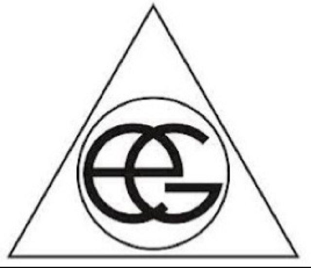 I like @EllieGoulding and I tweet her song lyrics. elliegouldinglyrics@gmail.com