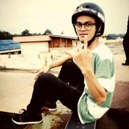 Winwan
SAGITARIUS.
SKATEBOARDER.
UNITED ONE.
@PoliceLine_ 
MANCHESTER UNITED.
VIOLIN.
RED MARLBORO.
AND DEDICATED TO SKATEBOARDING or DIE!!!