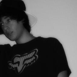UnPutoGenio_'s profile picture. Chico normal del 97.                      Todo en Blanco y Negro.                 Skate.