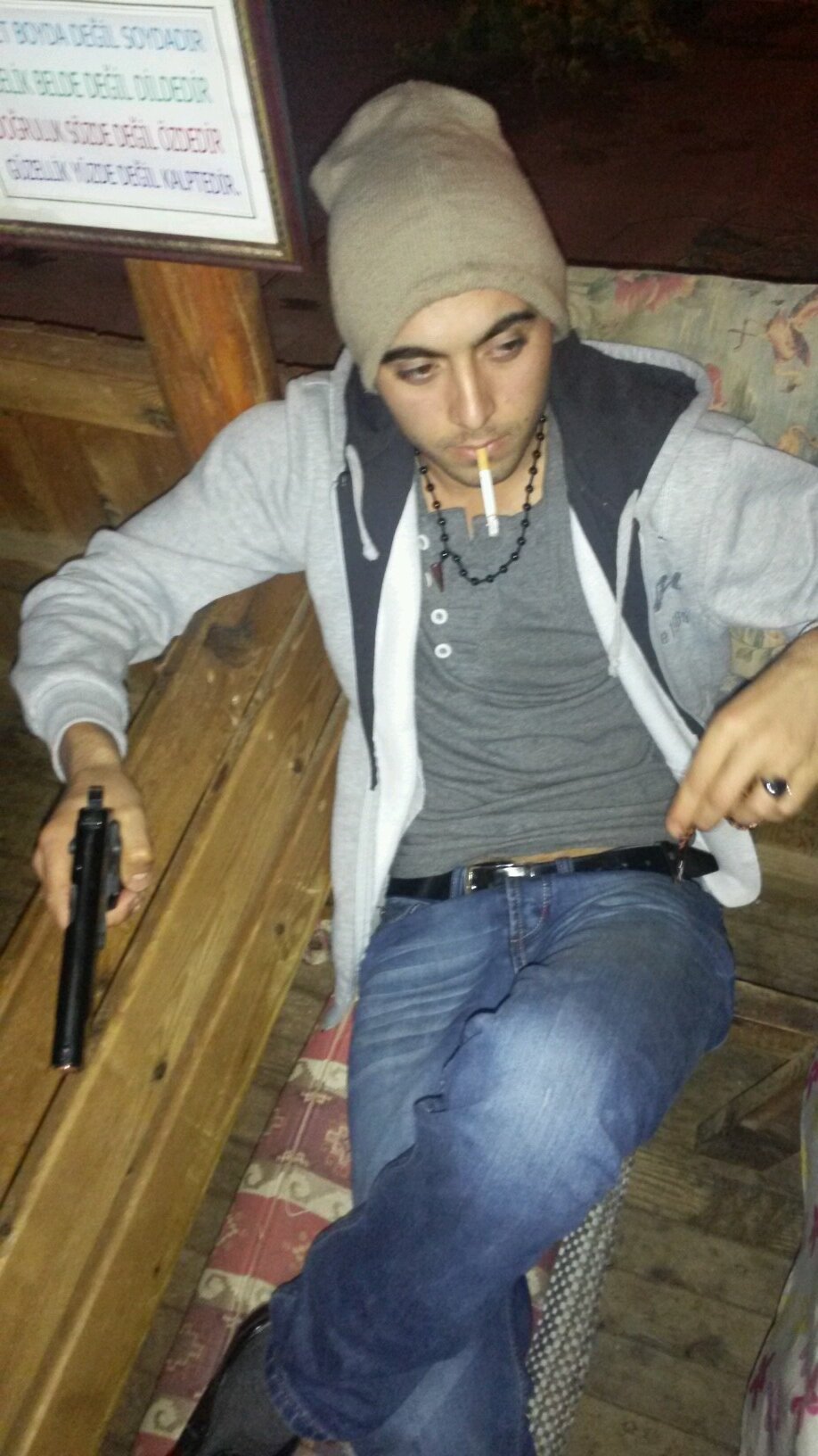 bora_melisam's profile picture. 19 yaşında 1.85 boyundayım.75 kiloyum.hafif sarışınım  spor yapmayı çok severim yani karizmatik bir erkeğim ve aşık olduğum kişiyle mutlu olmalıyım. :-*