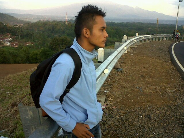 sudrajat94's profile picture. cari warna yang baru