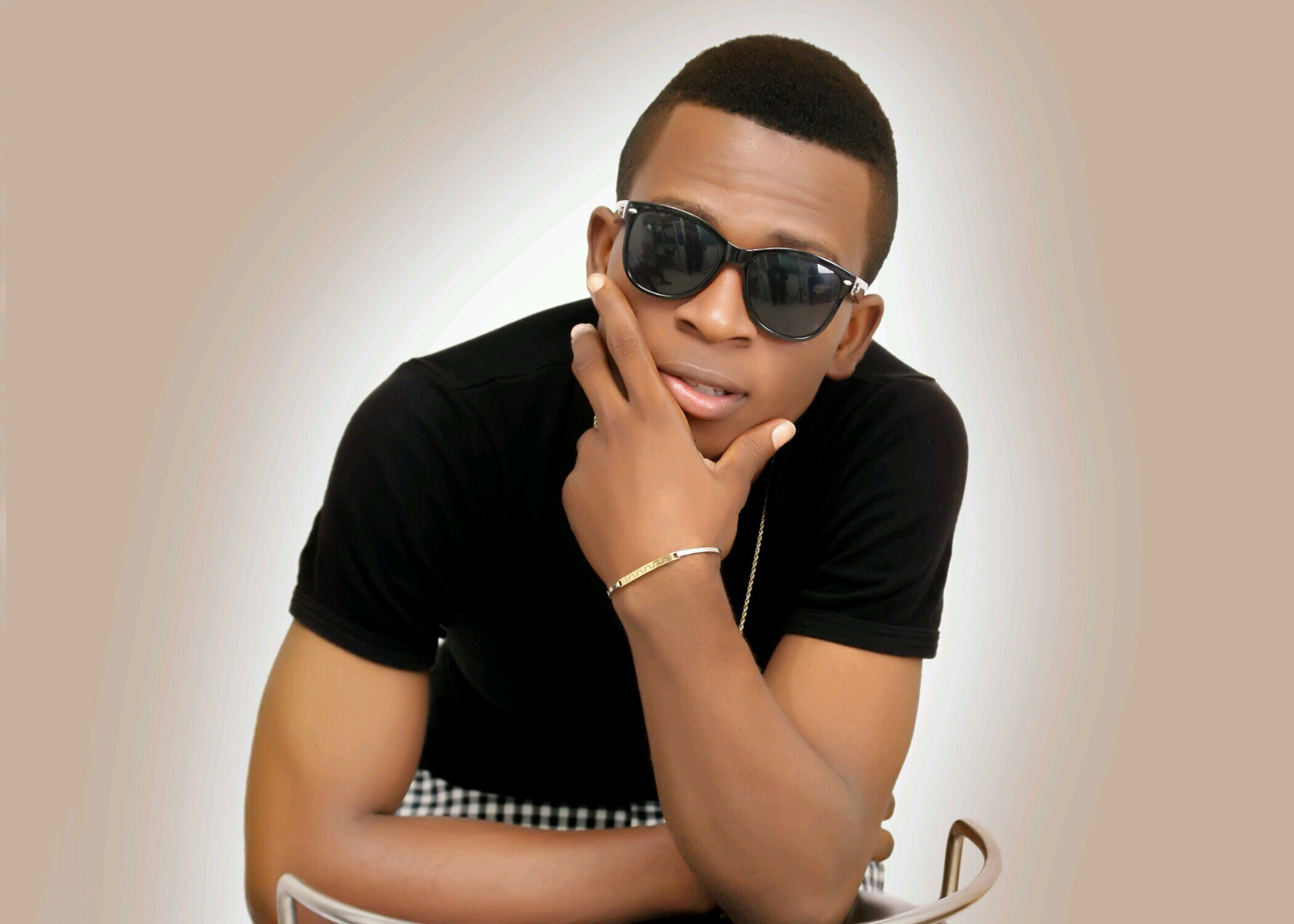 Ushm6565's profile picture. Mr music and I, are from same gene..This game is a shit, some n*ggas no dey clean yash!!