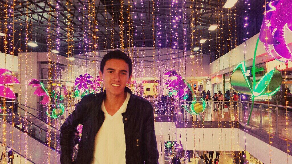 Sebas_19231's profile picture. Estamos acá para ser felices.