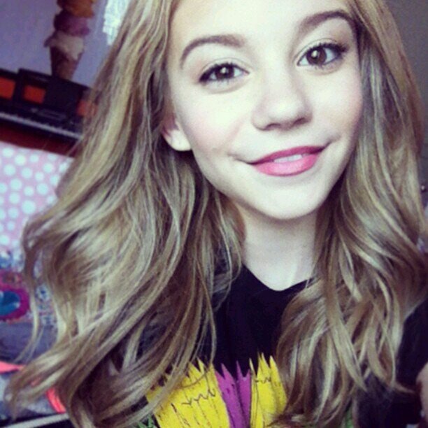 I'm the #1 boy Hanneliator and one day hope very very much to meet Genevieve Hannelius, Twitter, get in touch with her by email or video chat! Your #1 fan!