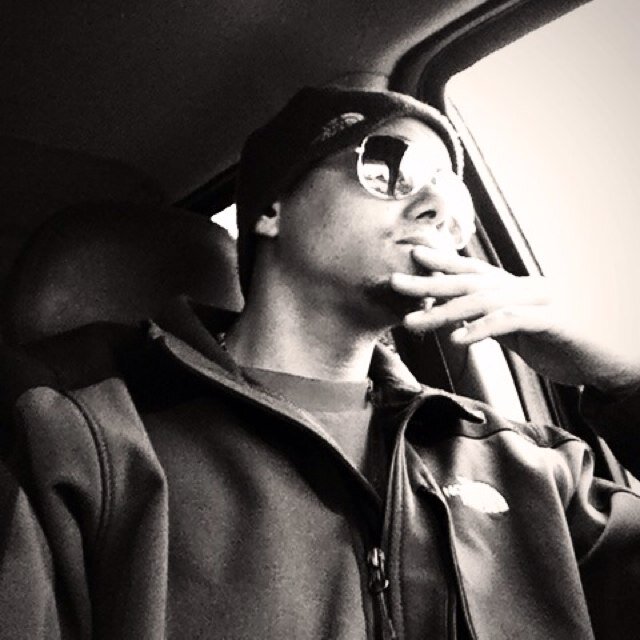 Legit guy right here work my ass off..love sports beer and good company always on the move. Big dreams alotta goals live one day at a time n live 4 the moment.