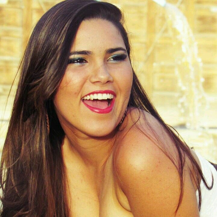 Alagoana , 18 anos, apaixonada pela vida , acadêmica de Fisioterapia. 

E nessa insanidade que é a vida , eu sou uma incógnita  ( Laysa Britto )