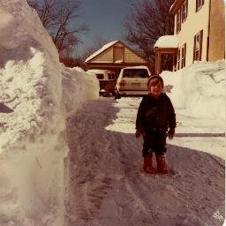 I say things mostly about the weather and the city. Sometimes about travel, education and technology.