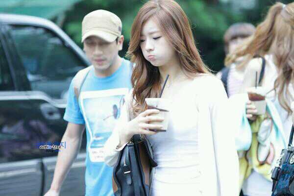 Yo !! I'm Bomi. (Thai Both) Who nufollow me? I pedal.You follow me, I'll follow you back.Thank follow me.[ ♡ กวางน้อย @CHESS_LH02B ]