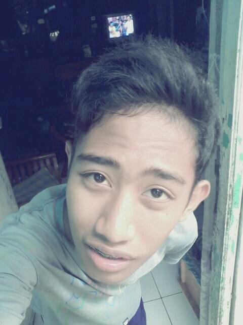 Vallian48's profile picture. yes!