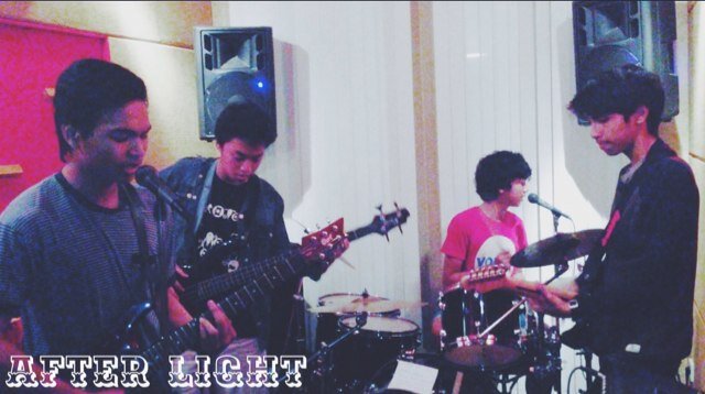 Indonesian BritRock,Band Members: Refo(@refo_os) Vocals&Rhytm Guitar, Aqil (@AQLisDAMN) Bass, Albi (@albfrnndbnzn) Drum, Alif (@alifhfzhn) Lead Guitar.