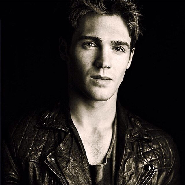 Free follow from @josephmorgasm_ you're welcome