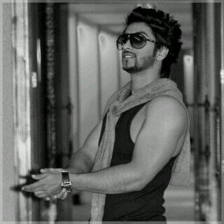 ﺃﻋﺸﻖ ﺍﻟﻜﺘﺎﺑﮧ ﻷﻧﻲ ﺍﻛﺮﻩ ﺭﺟﻔﮧ ﺻوﺘﻲ ﺣﻴﻦ ﺎﻓﻀﻔﺾ♡