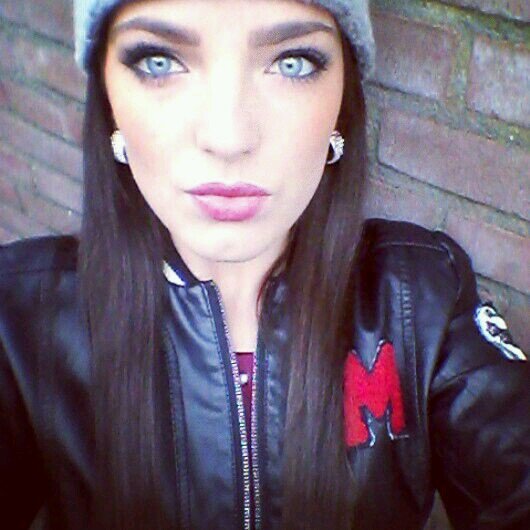 Don't worry if your single, God's looking at you right now, saying: I'm saving this girl for someone special.. ♥