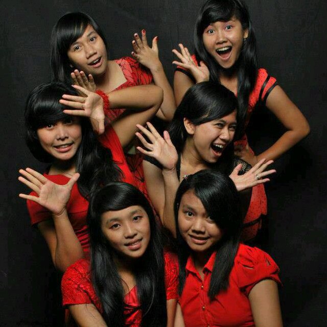 kami adalah ugebugeb| @gessgrace,  @SpoReChy , @DorekiRatna , @diina_lorenza , @zimzimzellagine @Santry|♥09 April 2011♥|