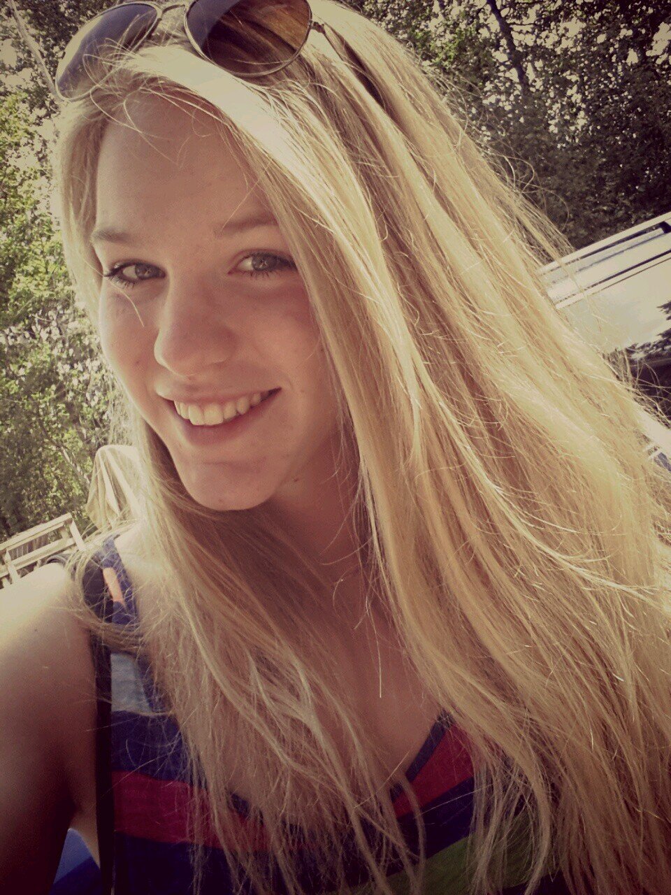 Live, laugh and love. That's what life's all about.
Be yourself and you'll have nothing to regret.