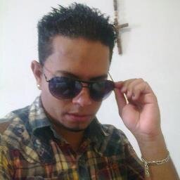 amo la música y los caninos, hacer amistades es la meta..
