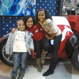 amo passear , ir ao shopping comer churrasco e muito mais coisas
