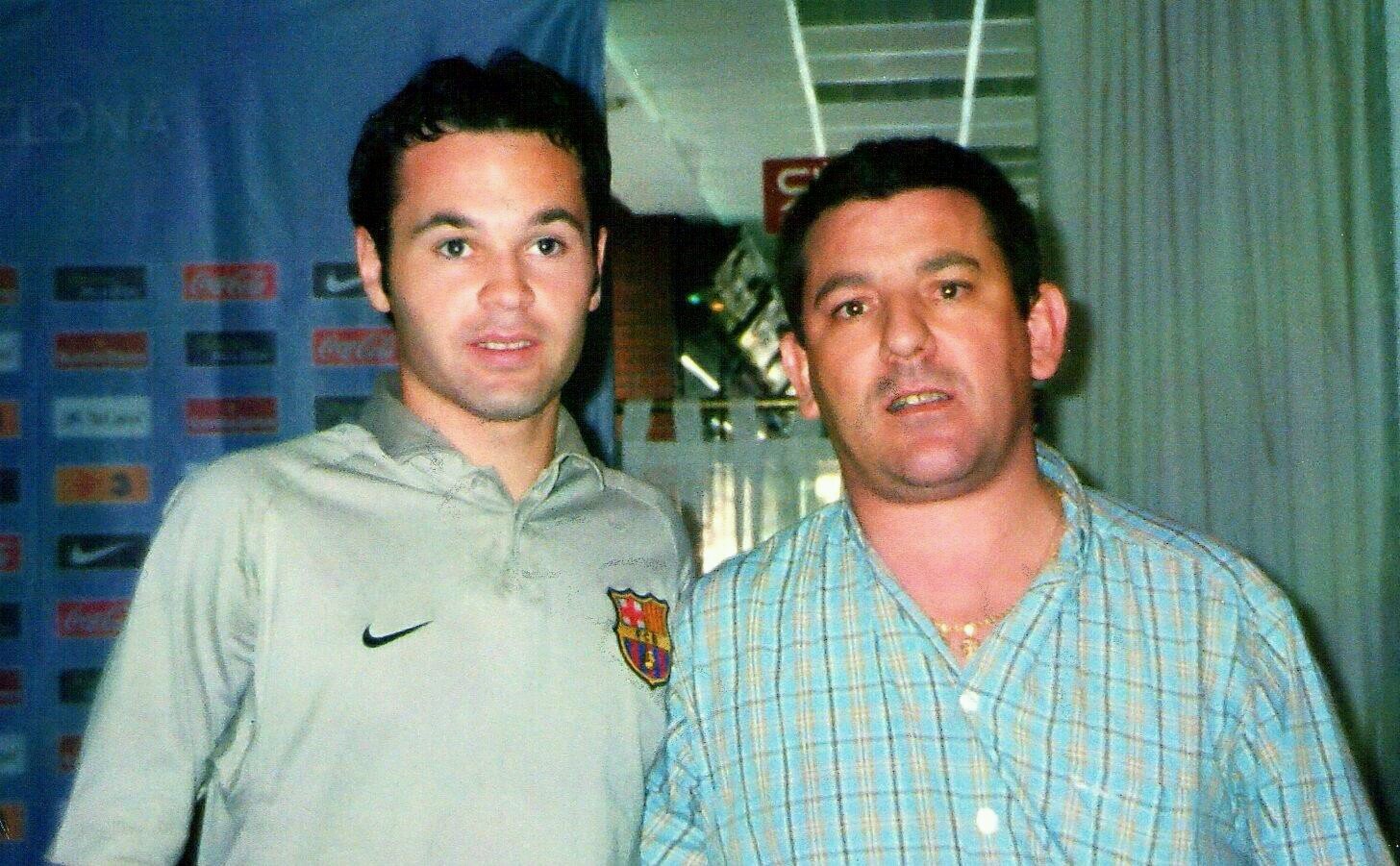 anti-madridista , barcelonista,no me gusta VOX, socio fundador de una de las diez mejores peñas barcelonistas taurino seguidor a muerte d MESSI  Y JOSÉ TOMAS