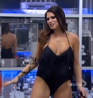 Proud winner of 1-piece bathing suit Size XL worn by AZ on BB15              Protective sister of @WhaleManda