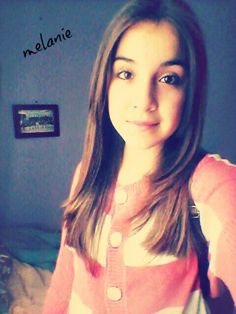 hola, soy sociable ,me gusta escuchar música, estudio y nose ke mas XD:))