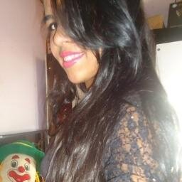 15 anos, amo dançar, tocar... nao ligo se falam de mim,, eu sendo feliz é o q importa. o resto é resto.!