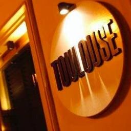 Toulouse Club Málaga no hay mucho más que decir, solo queremos que te diviertas, que vivas momentos especiales escuchando buena música con mucha gente guapa!