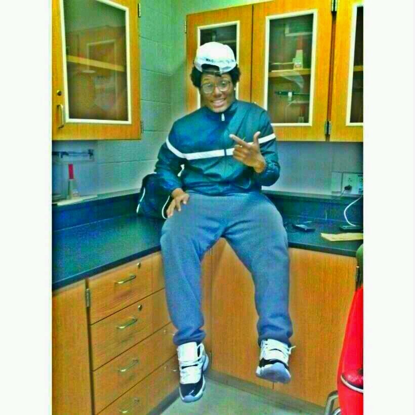 Iont got friends got the only Temparary aint no bunk beds in a casket ...I TRUST NONE cuz that Shit get you Killed
