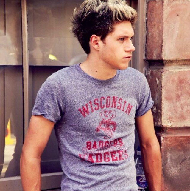 Boys please follow me on @WnterHarry it would mean so much to me!!