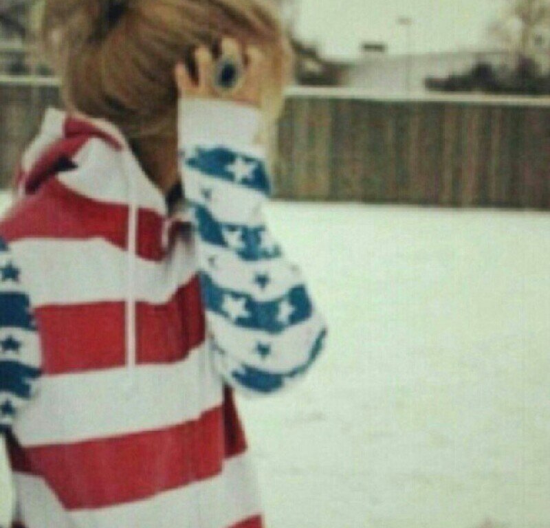 ‏اسمي امنهة   ثاني متوسط  عمري 14 عشقي صحباتي واكثرهم مريم العماري  ~♡