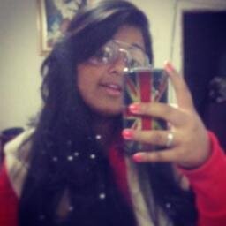 * . . um conselho pra você não de bola pra torcida vai correndo vai busca o amor da sua vida sem olhar pra trás pois seu destino é você quem faz . . ♫ .' .
