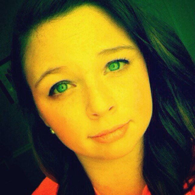 Hope is the name,swaggin is the game....  jk......
13 years young...✌
I love hanging with my friends and family..
Partyyyyy it up! 
Single❤