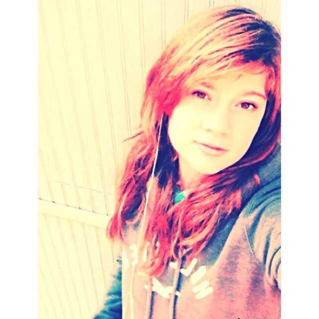 hood_emilie's profile picture. follow me! i follow back! instagram is @emilierhood
