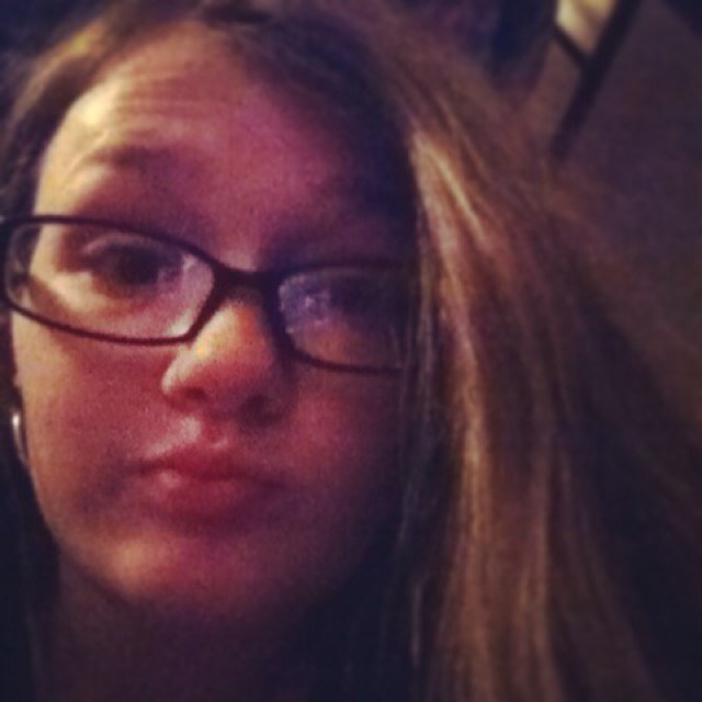 Im 14 years old…im a MAHOMIE4LIFE…and I luv 2 sing!¡!¡