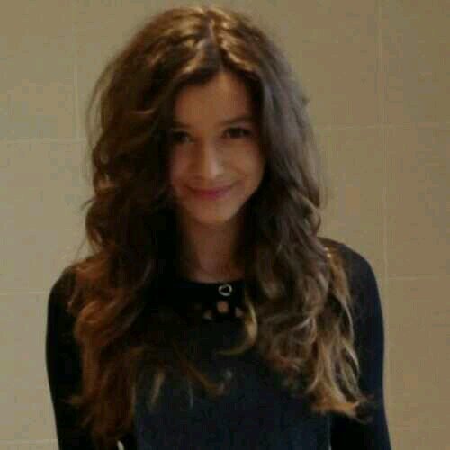 Made this account not cause I mad about 1D but cause I respect and admire @EleanorJCalder