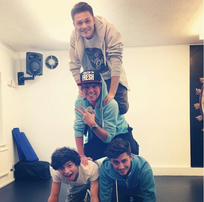 @OverloadMusic followed 23/11/13 00:18♥